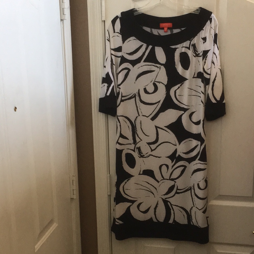 FINAL MARKDOWN Ladies’ signature by sangria Dress (M)